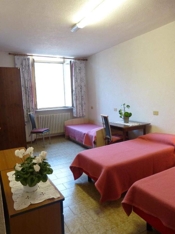 Ostello Al Deserto Chiavenna Buitenkant foto
